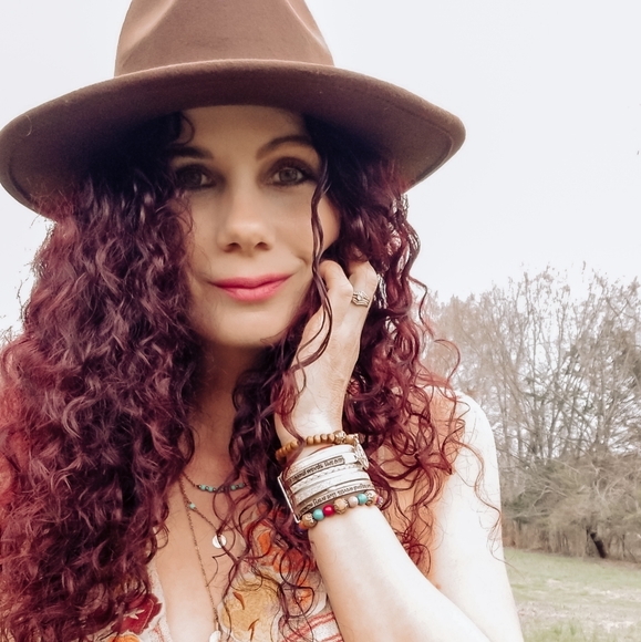 Meet your Posher, Andrea - Picture 1 of 1